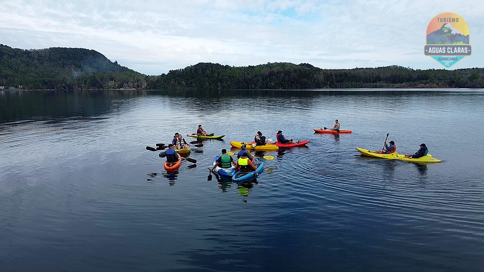 Kayaks en el Lago Colico, Cunco